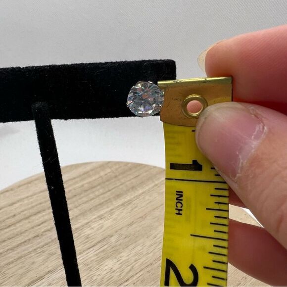 Dazzling sparkly crystal rhinestone post earrings - Picture 6 of 7